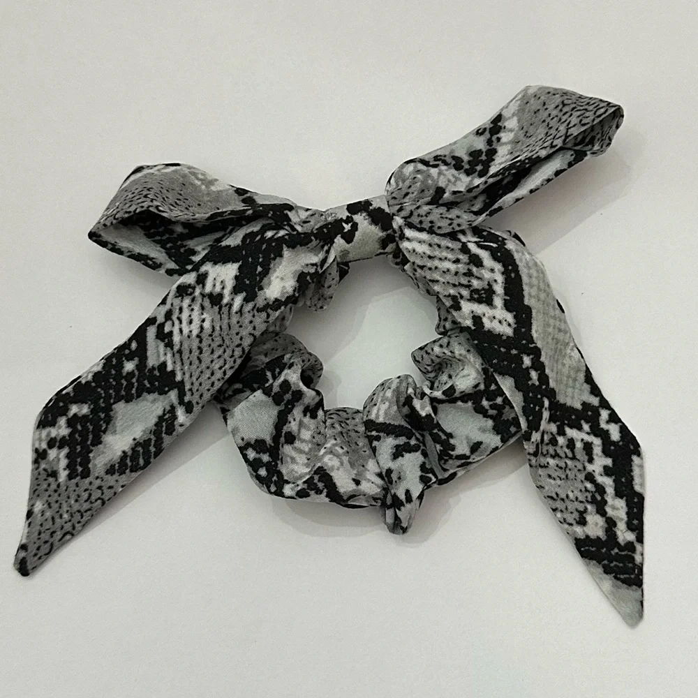 NWOT Snakeskin Bow Hair Scrunchie Black White One Size